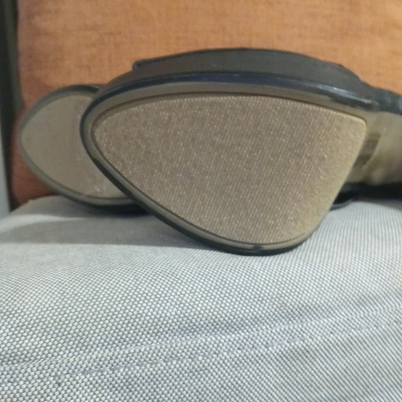 Shoes - Picture 3 of 4